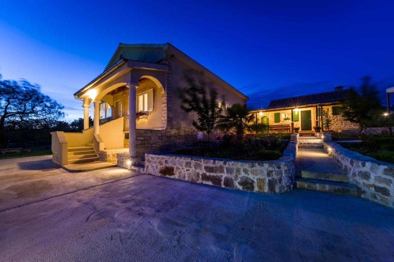 Holiday Home Ante With Beautiful Private Garden Nadin Exterior foto